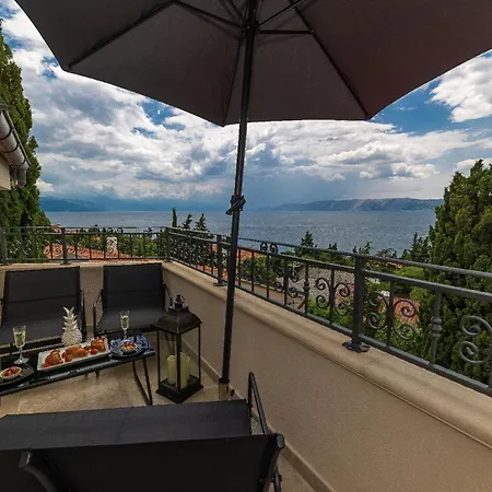Klimatisierte In Mit Garten Und Grill * Novi Vinodolski